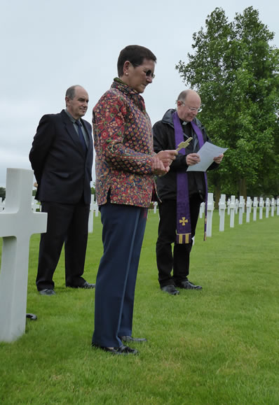 Suzanne in prayer at Howard Schwagel's grave.